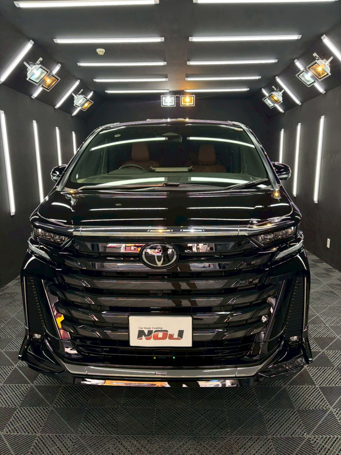 【トヨタ　ヴェルファイア】ガラスコーティングで漆黒の黒へ✨