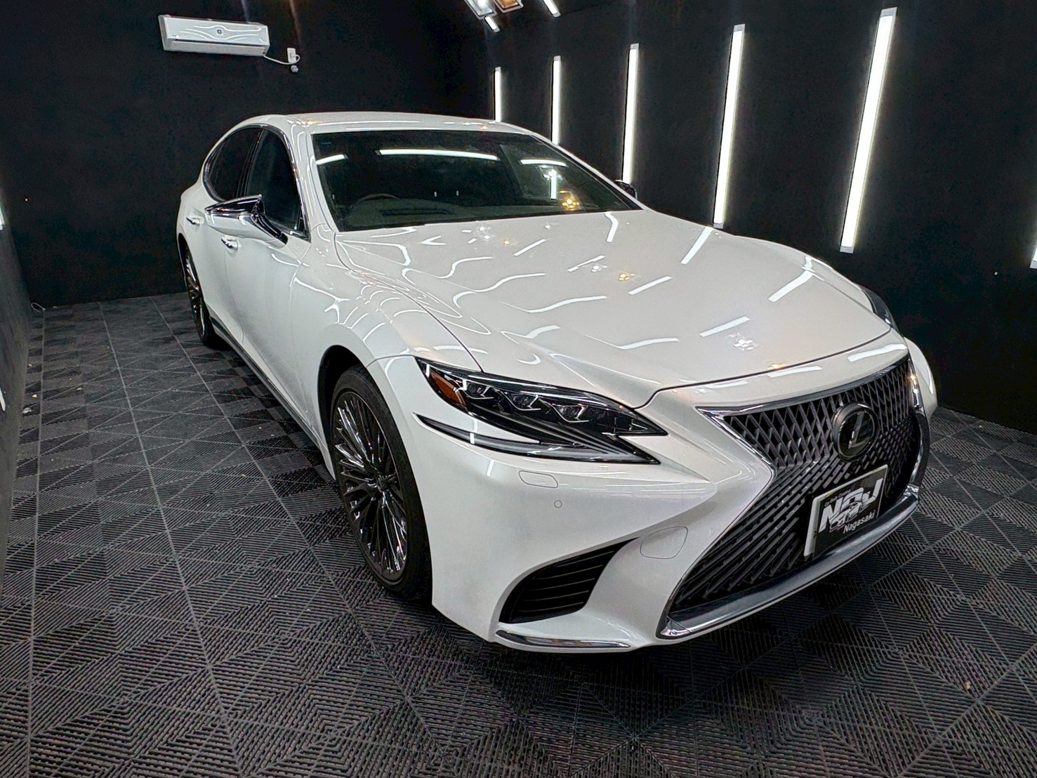 【レクサス　LS500】研磨とコーティングで圧倒的な存在感へ