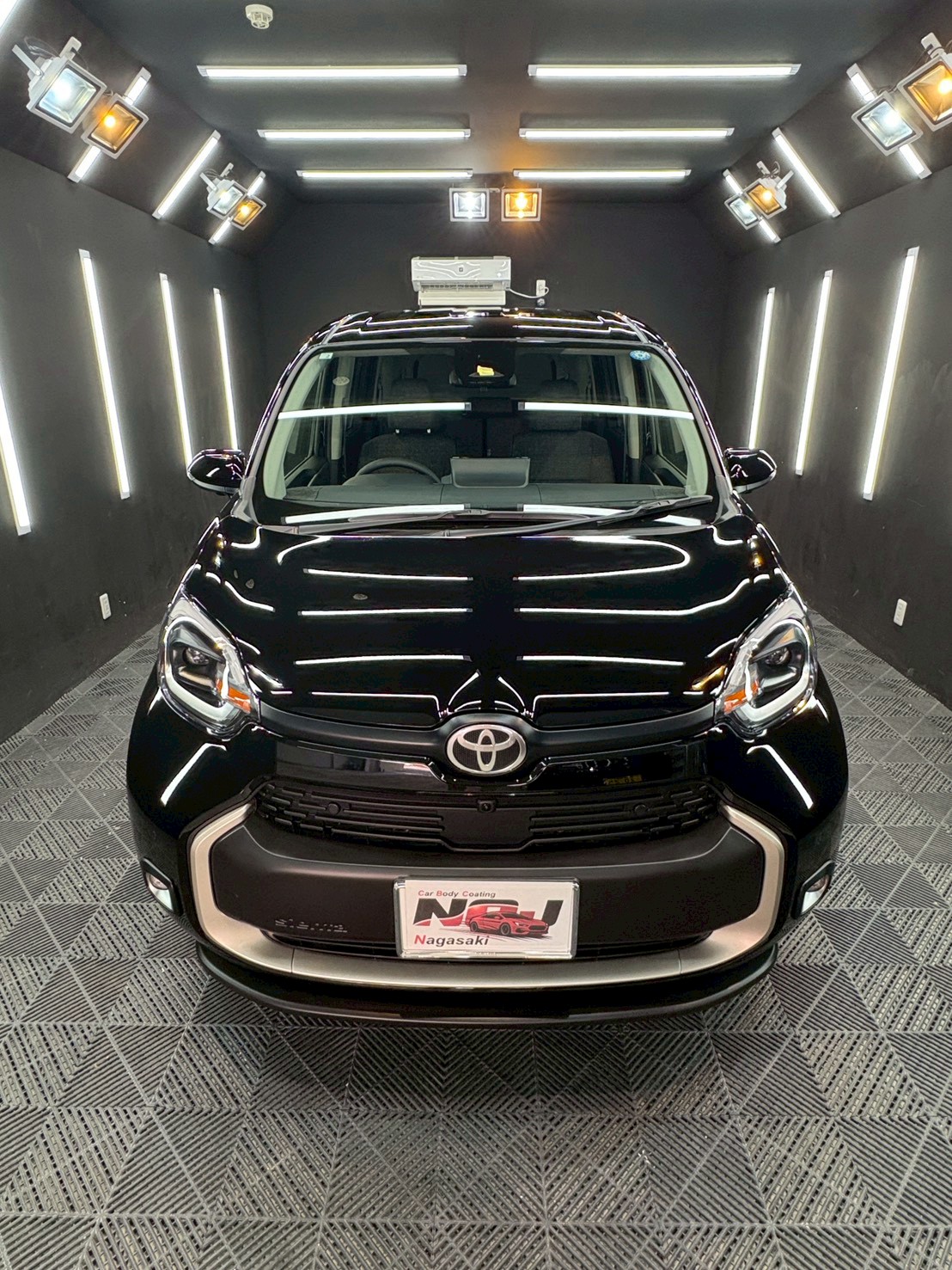 【トヨタ　シエンタ】ロイヤルコーティングで煌めく黒へ