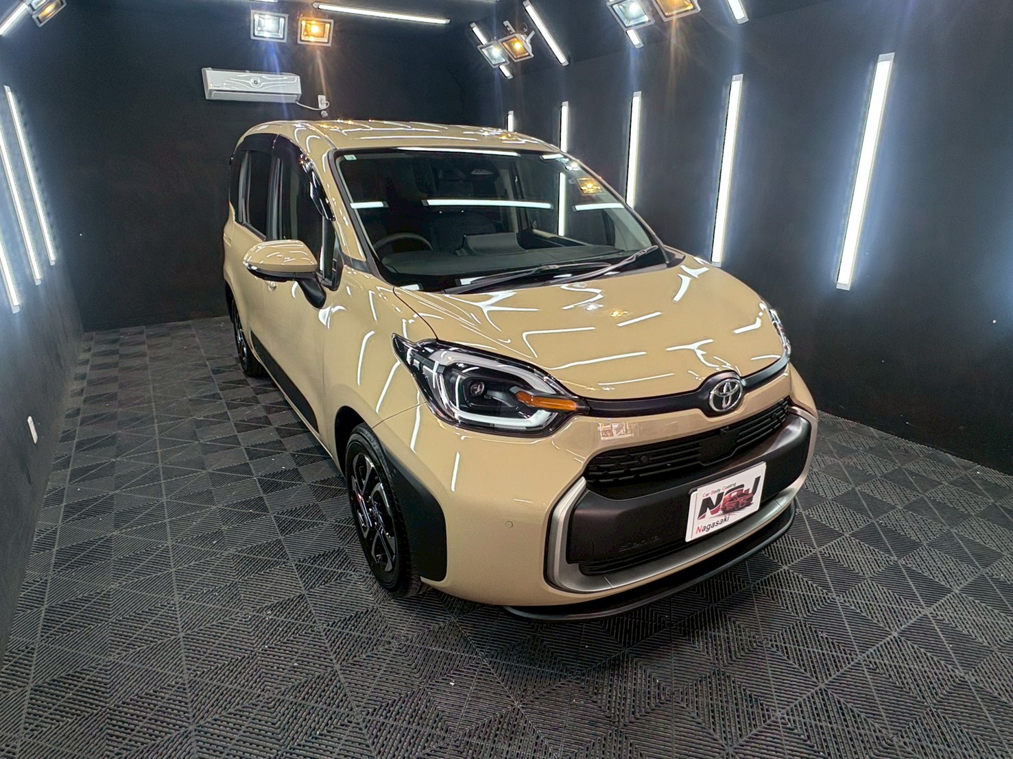 【トヨタ　シエンタ】コーティング施工で加わるミルキーな輝き