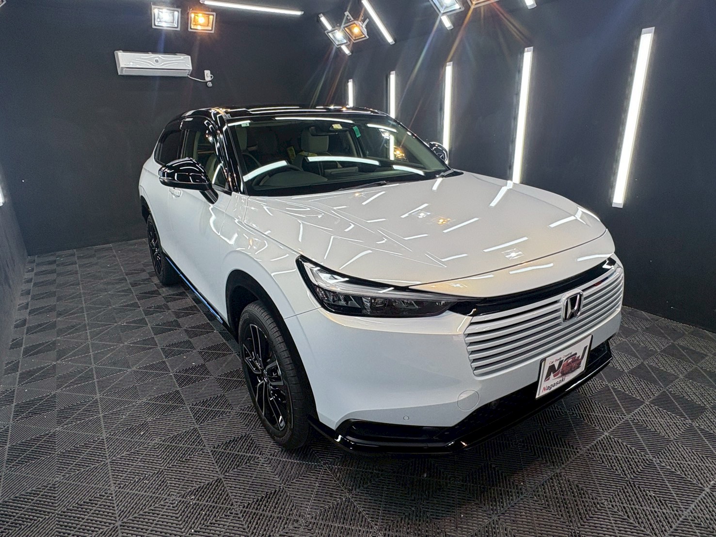 【ホンダ ヴェゼル】個性が光るSUVにセラミックコーティング施工