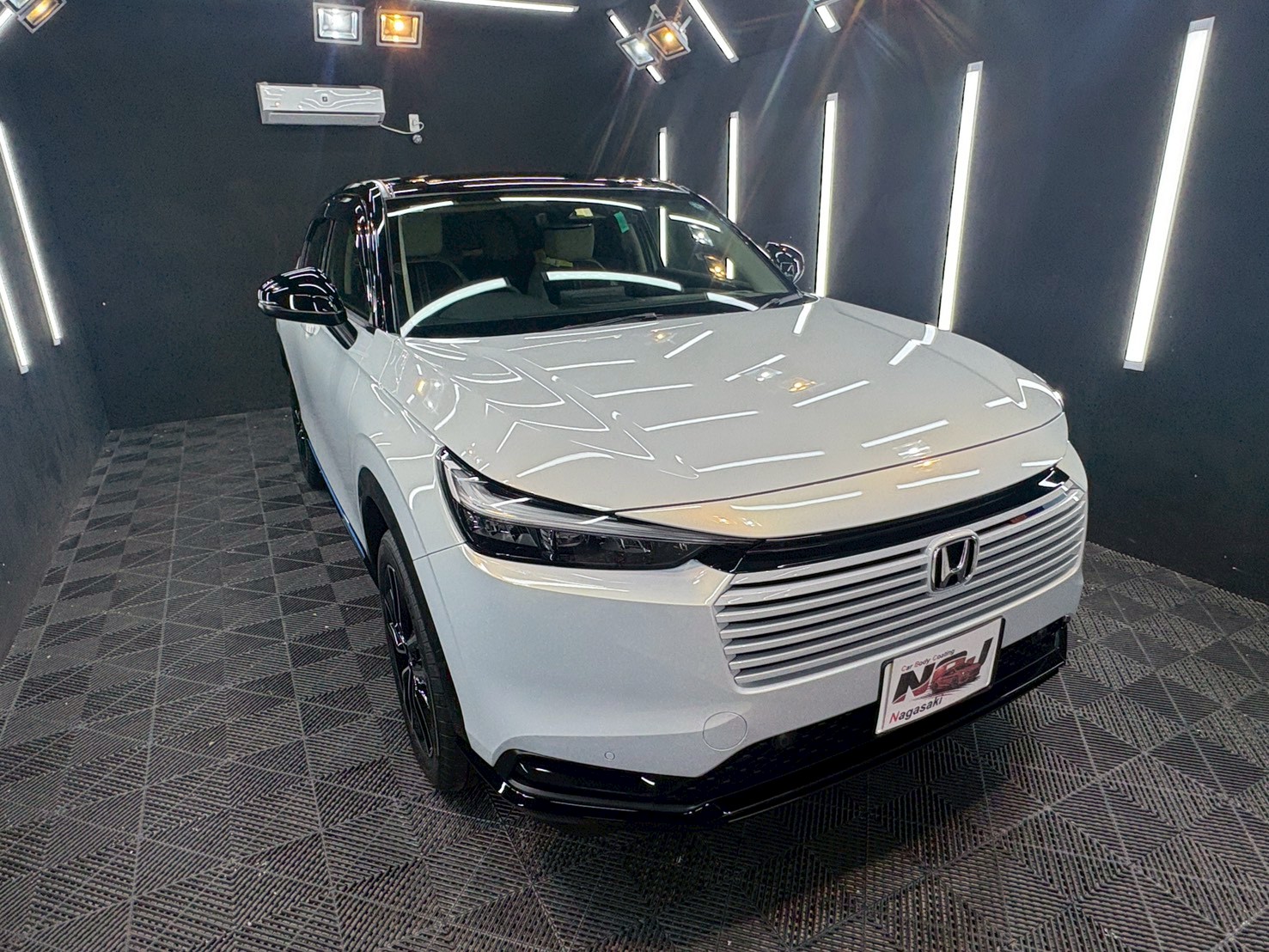 【ホンダ ヴェゼル】個性が光るSUVにコーティング施工