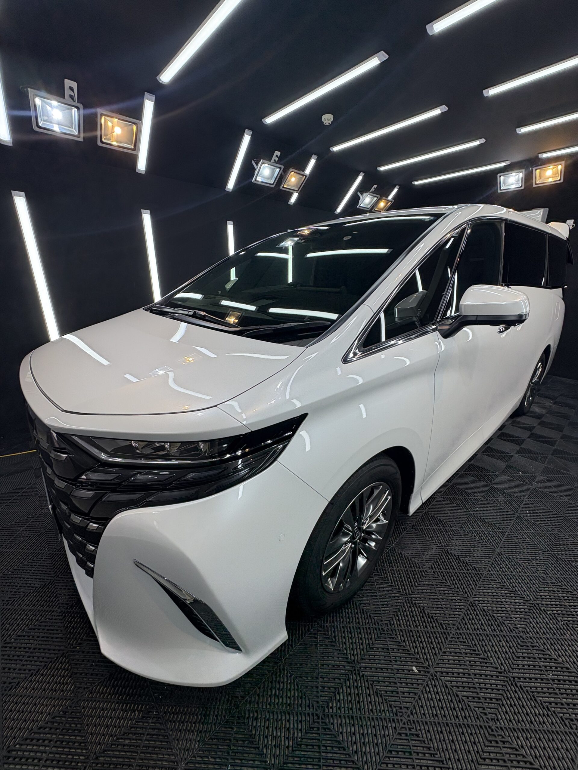 【TOYOTA ALPHARD】コーティング施工で最上級の風格を